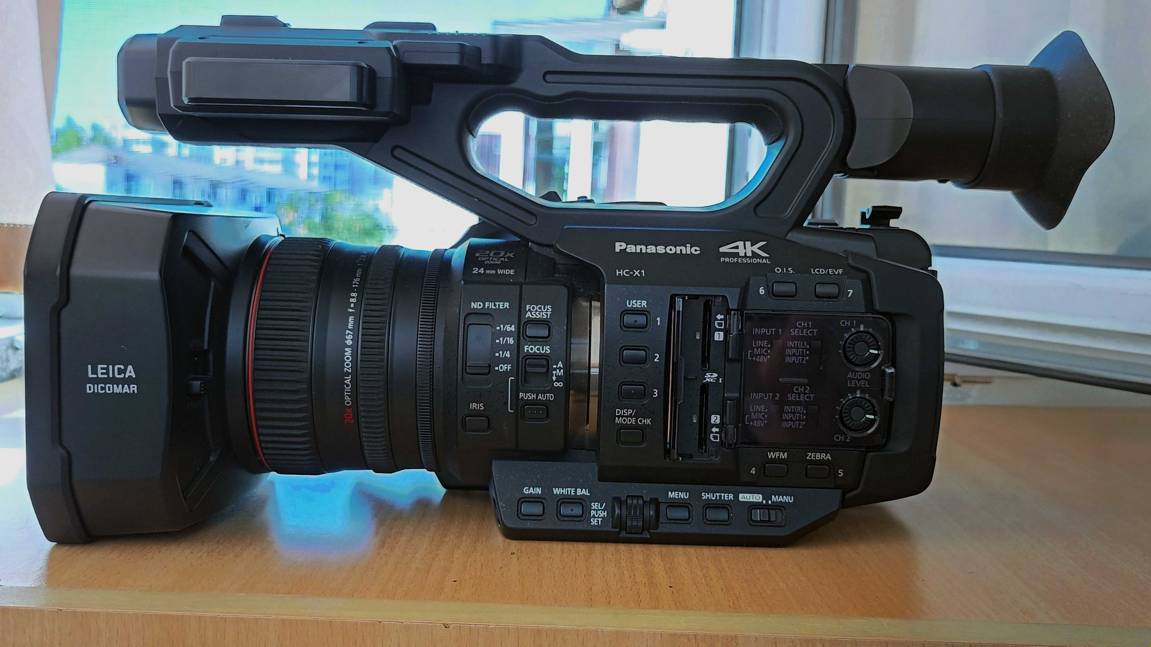 Camera Panasonic HC-X1 Pro 4K + incarcator + acumulatori