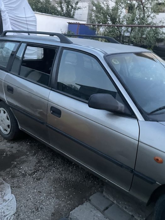 Vand opel astra caravan 1.6 benzina pentru rabla