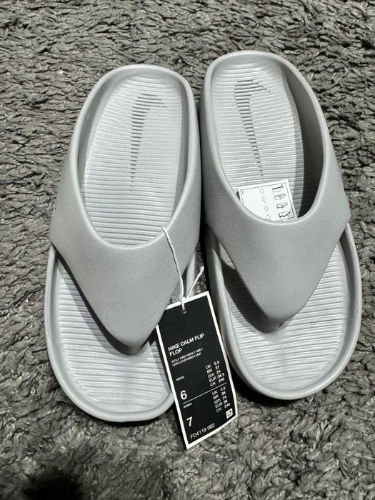 Nou cu etichetă :Șlapi Nike marimea 38