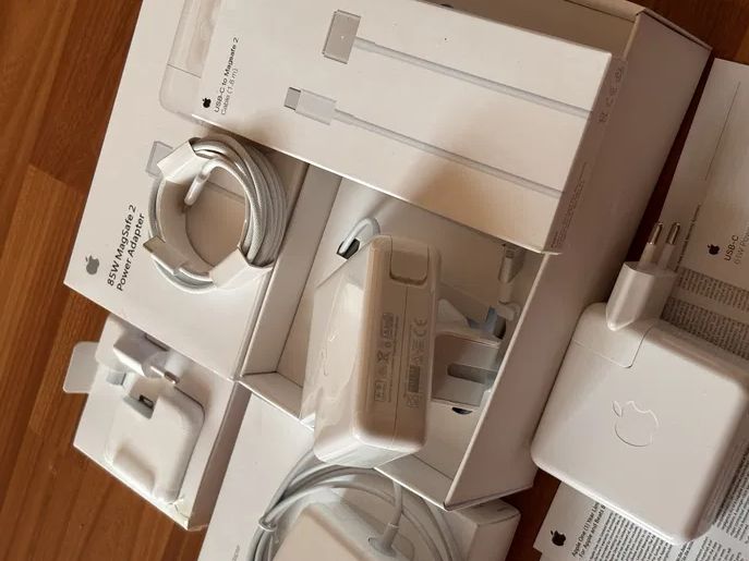 - от MacBook 60W - зарядка, блок питания, щнур на макбук.