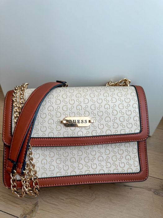Дамска чанта Guess