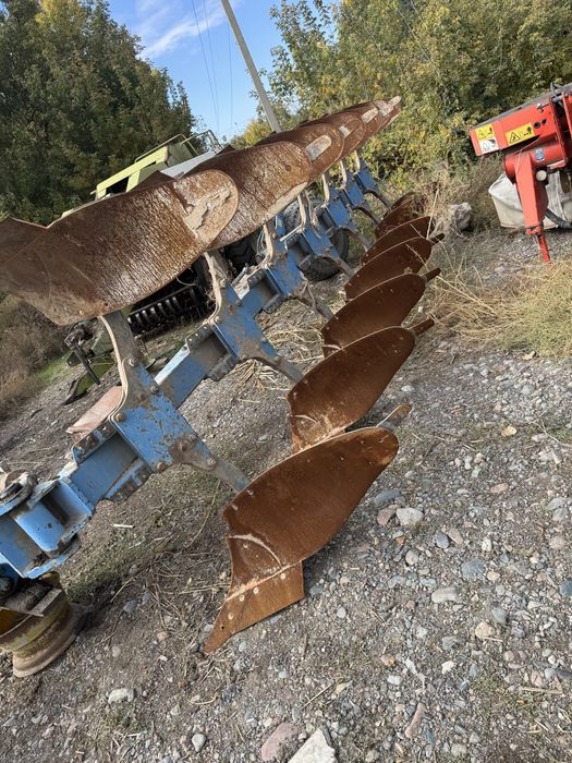 Трактор CASE  с плугом LEMKEN,