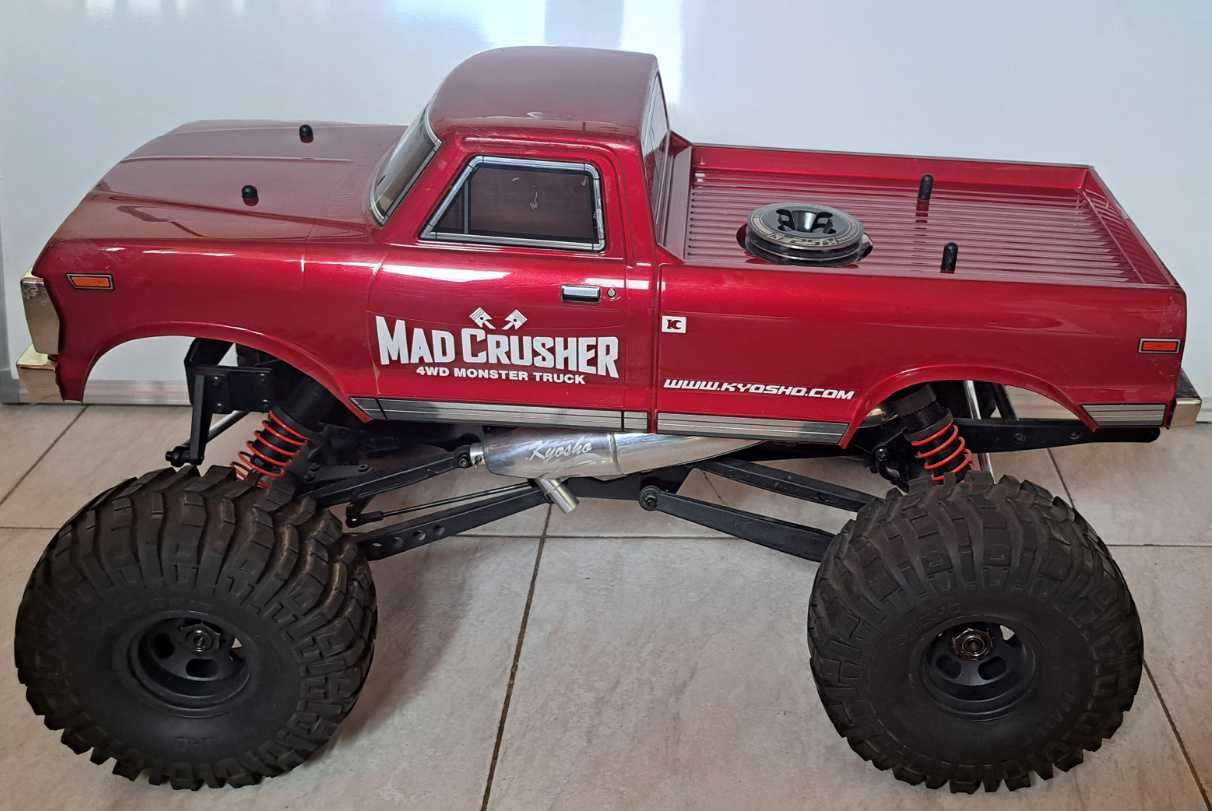 rc kyosho mad crusher 1/8 4WD Бъги РЦ нитро hpi arrma traxxas