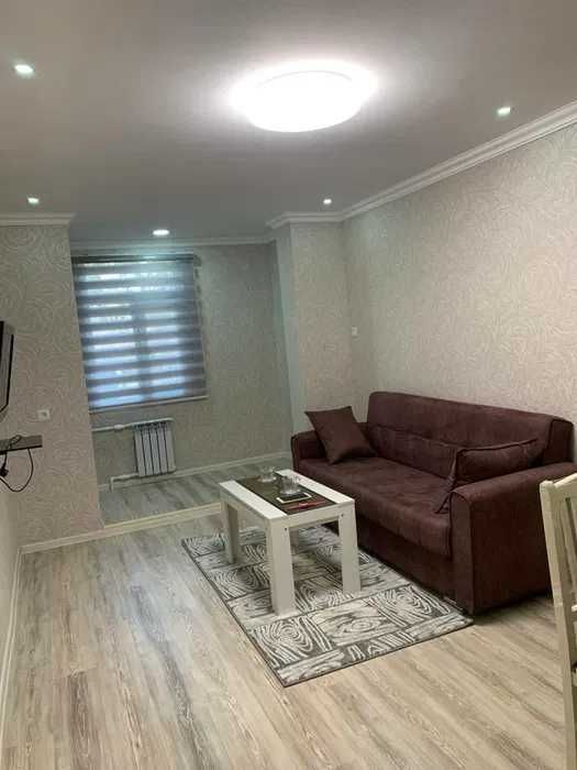 метро ХАМЗА Чиланзар - 1 кв-л 1/3/5 балкон 1.5х6