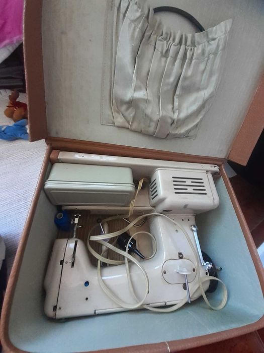 Mașină de cusut Lada