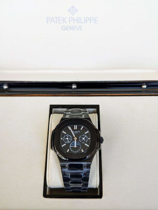 Patek Philippe Nautilus Perpetual Calendar с автоматичен механизъм