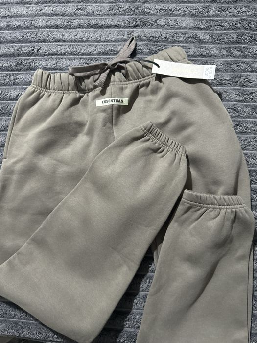Pantaloni essentials marimea M