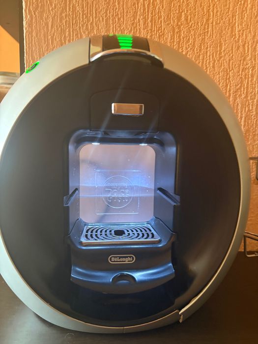 Кафемашина с капсули Dolche Gusto