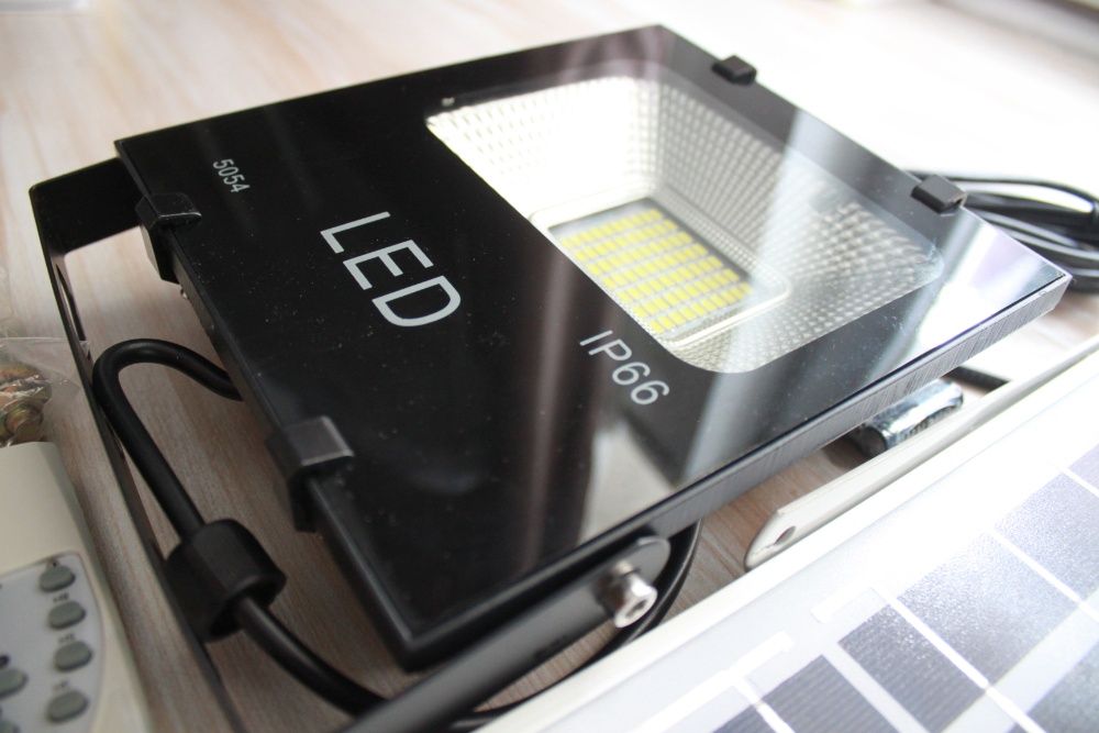 Kit proiector LED 40 w cu panou solar exterior pentru casa si gradina