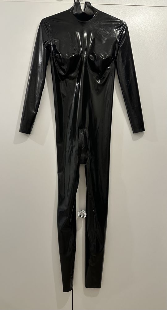 Catsuit negru din Latex real !!