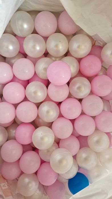 Топки за басейн за момиче