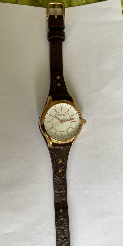 Часовник Fossil с позлата