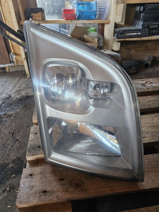 Far faruri stânga dreapta ford transit 2008