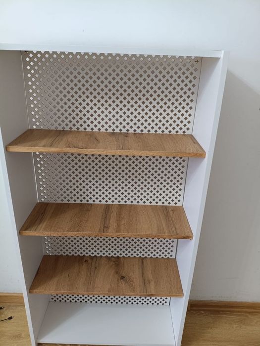 Стеллаж в хорошем состоянии