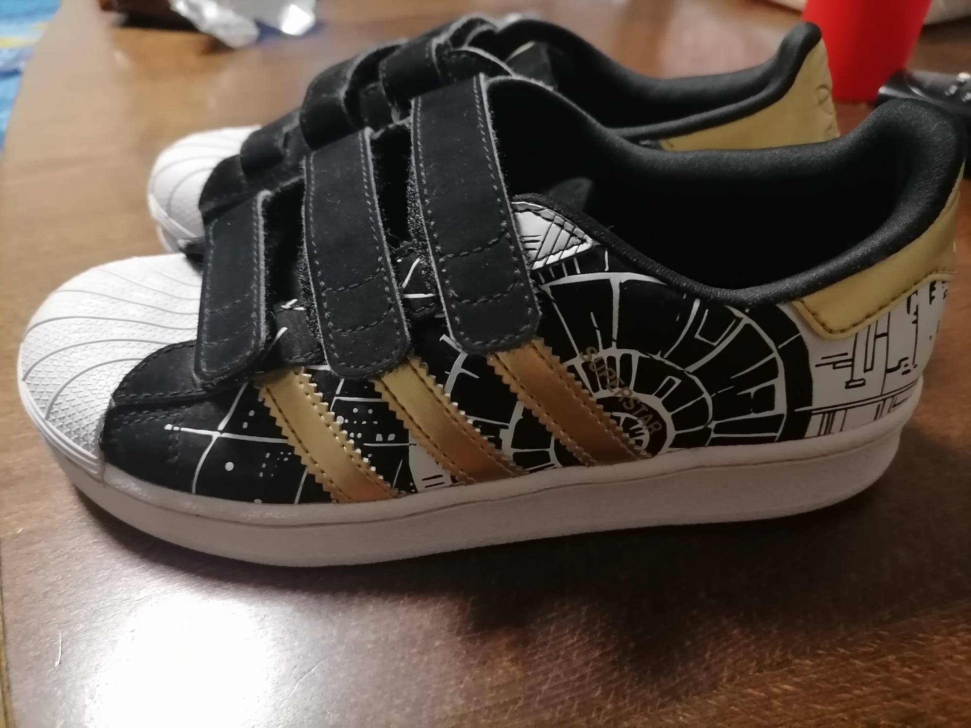 Кецове,  маратонки Adidas, star wars 33номер