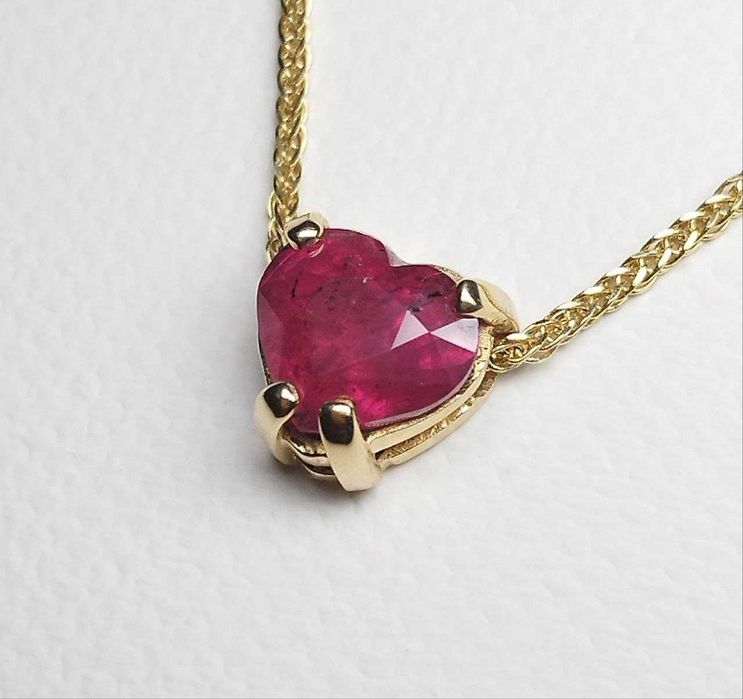 Златен медальон с голям естествен рубин! Сертификат! Нов!