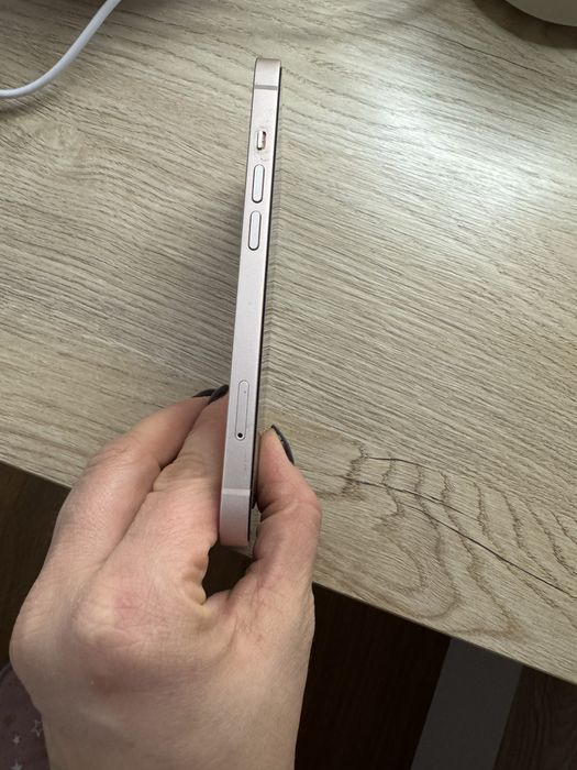 Айфон 13 чиста запазен много