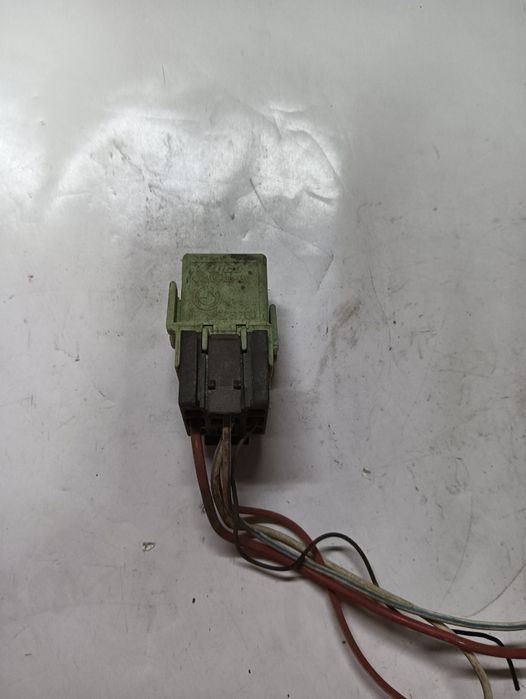 Releu bujii  BMW 3 IV E46 1998 - 2005 8373700