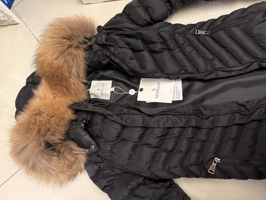 Geaca noua neagra cu gluga detasabila , marimea s , noua cu eticheta