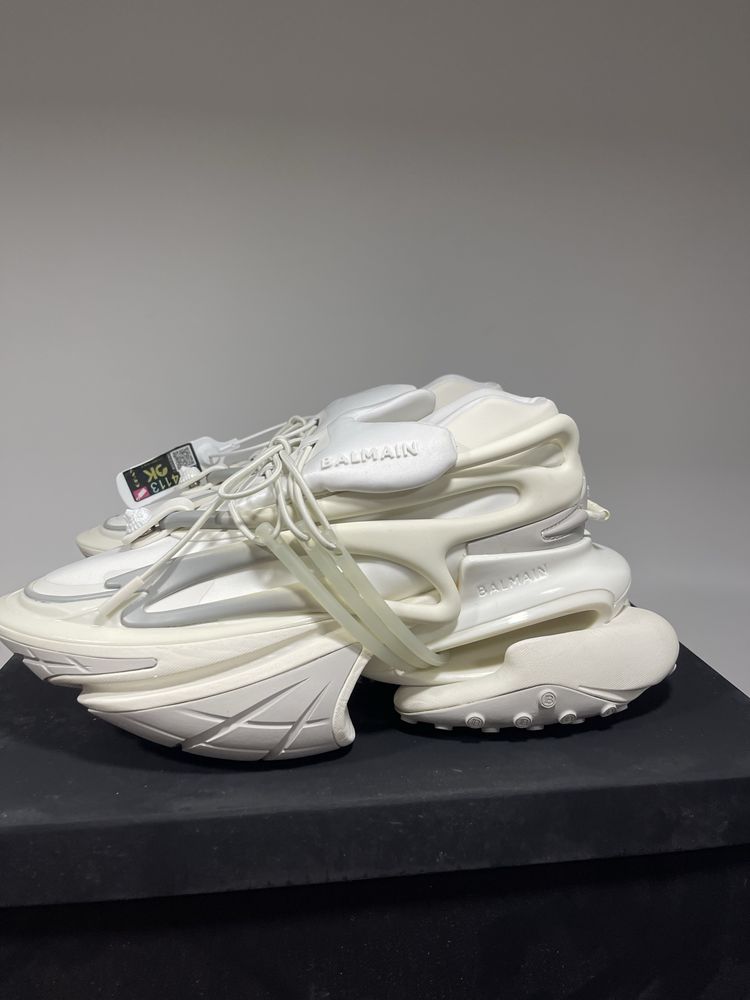 Balmain Unicorn Triple White