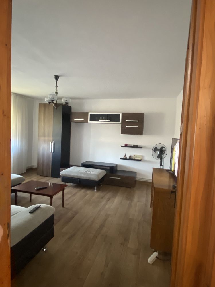 Inchiriez apartament 3 camere
