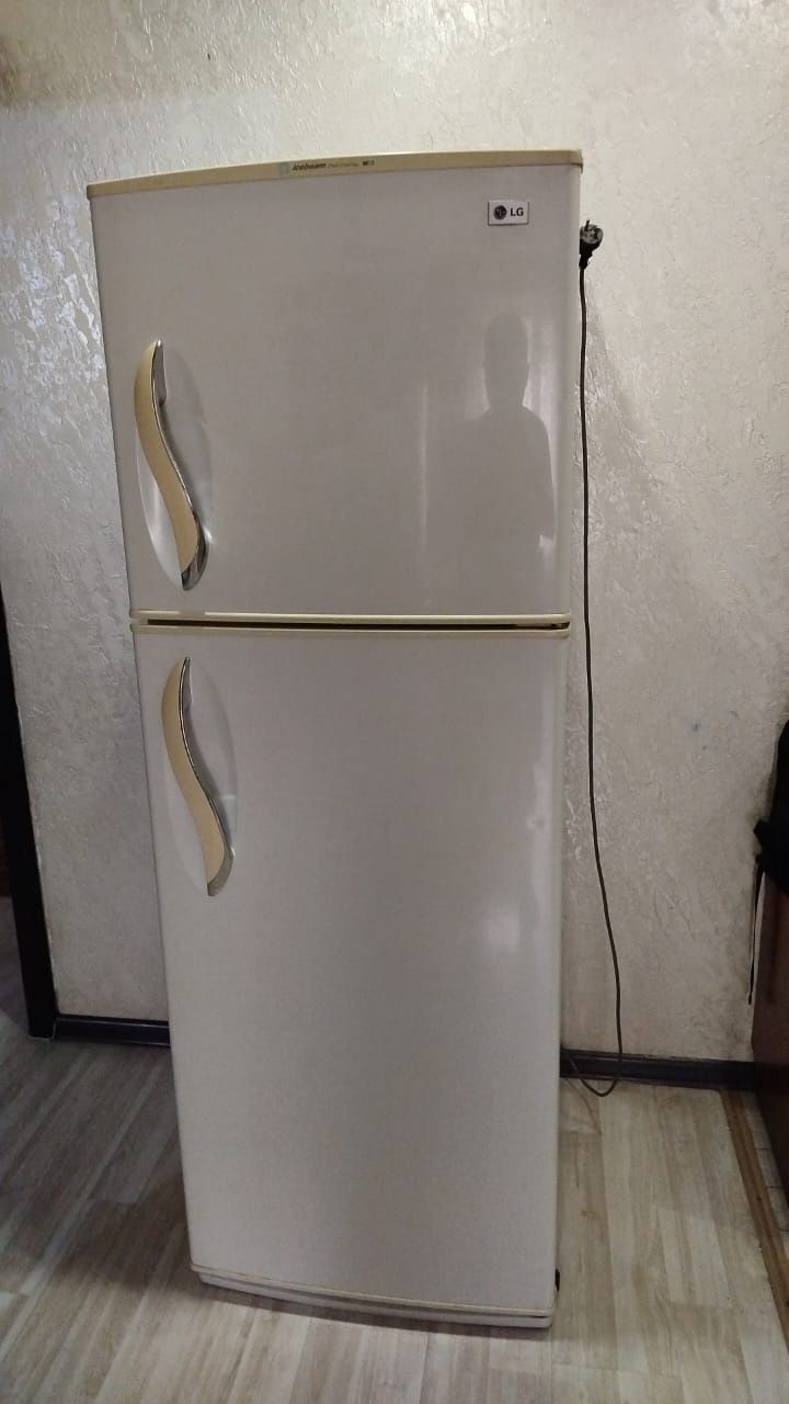 Продам холодильник