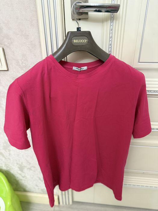 Розовая футболка