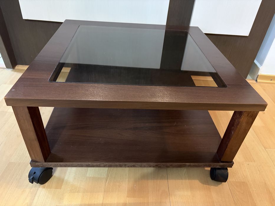 Masuta cafea in stare buna.