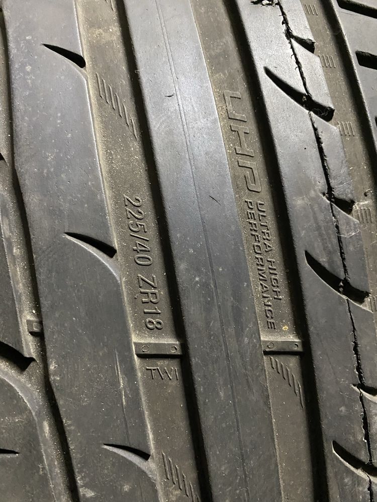 Пара Летние Шины 225/40R18