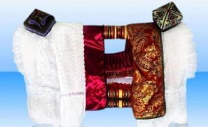 Beshik va ichidiagi anjomlari ko’rpalari bn.