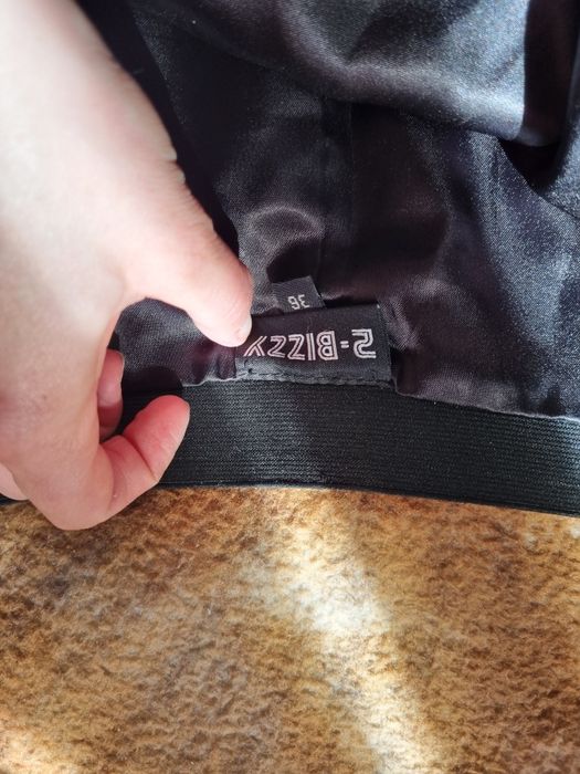 Fusta de dama, imitație de piele, mărime 36