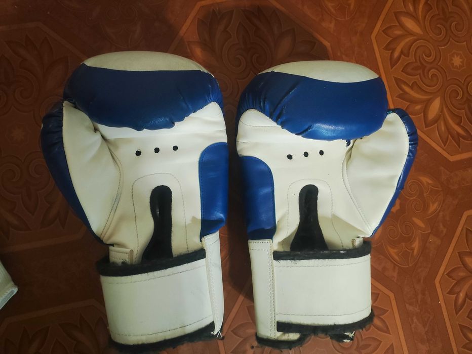Боксерские перчатки Adidas