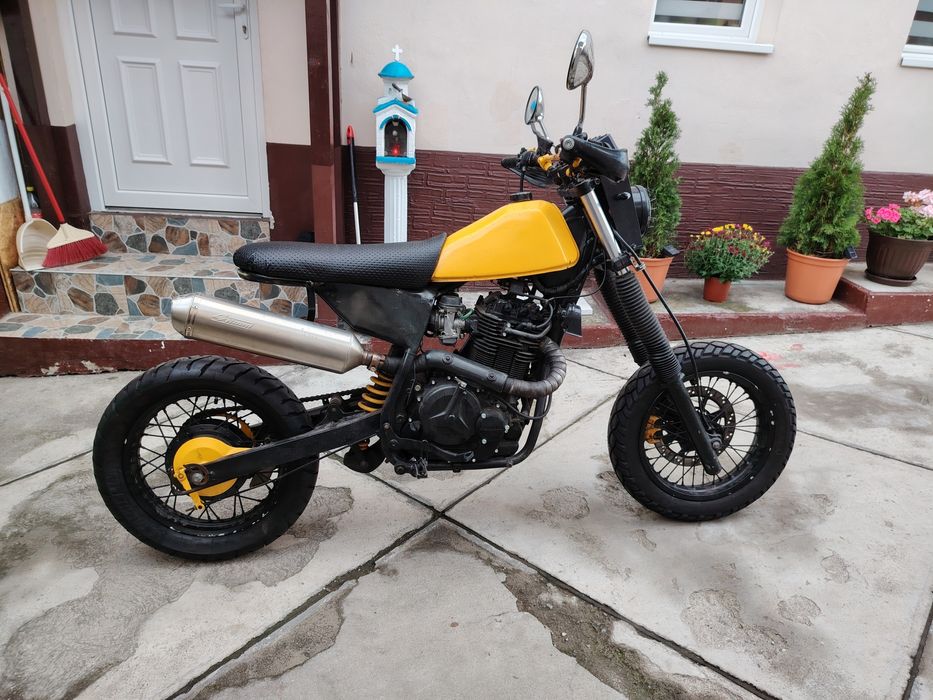 Suzuki scrambler caferacer 750