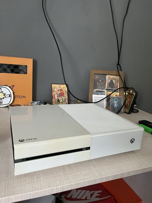 Xbox one 500gb.