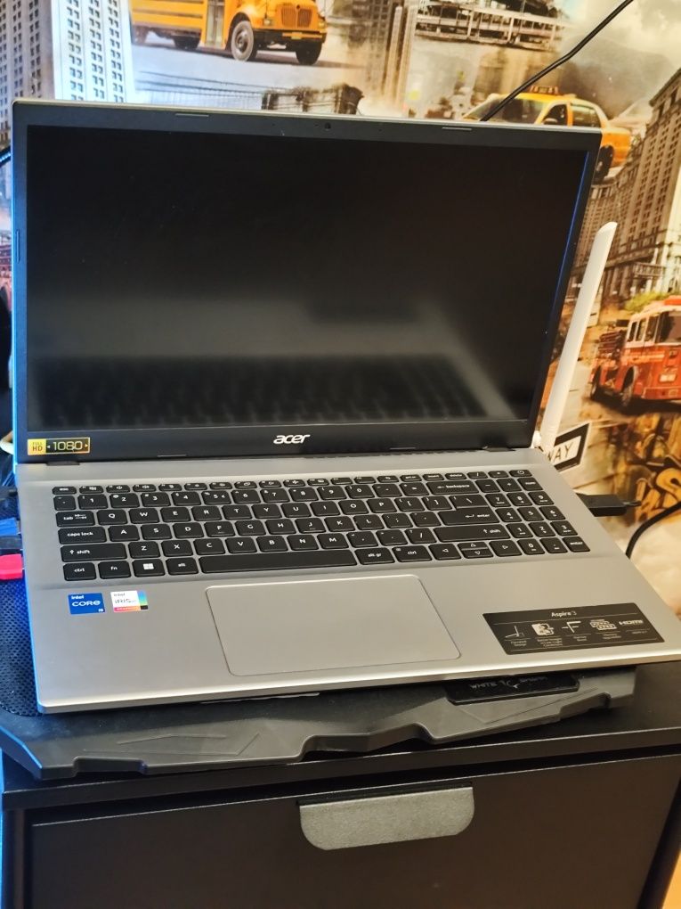 Продавам Acer aspire 3