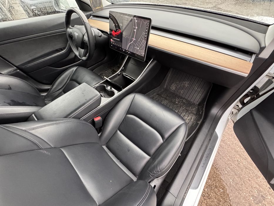 Tesla Model 3 SR+ 2020 usor avariat