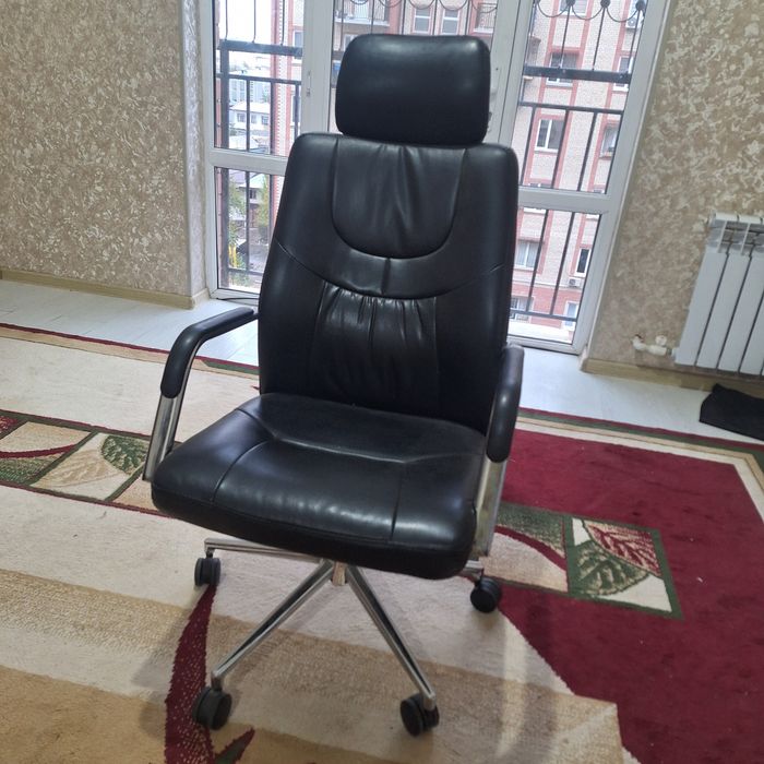 Кожанный кресла б/у