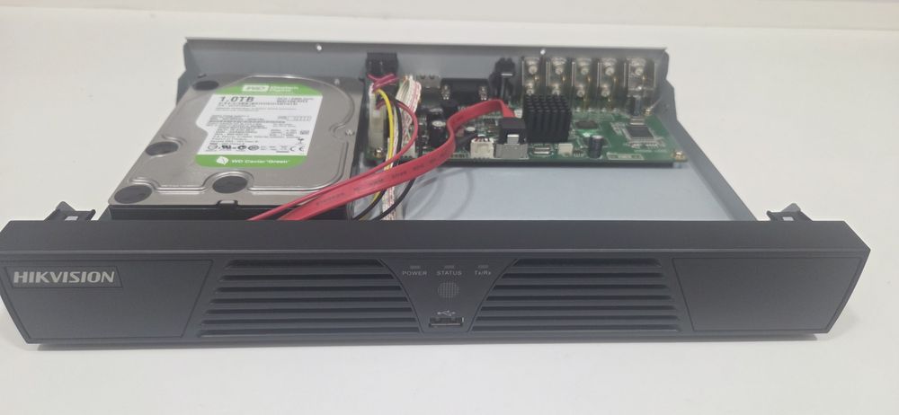 Dvr Hikvision 8 camere model DS 7208HVI ST/SN