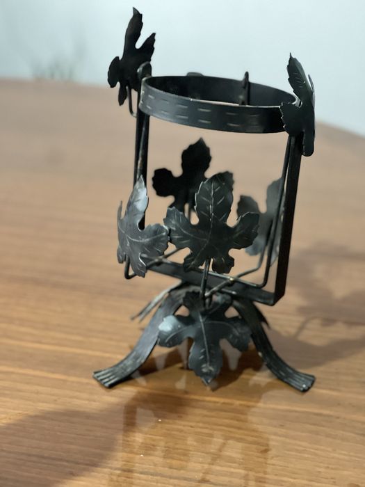 Suport pentru sticlă de vin din fier forjat – 24 cm, decor cu frunze