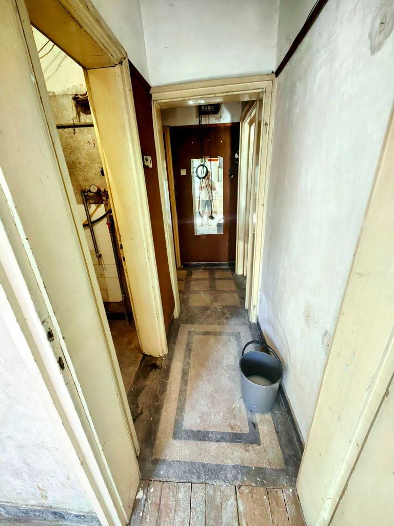 Продава се Едностаен апартамент в Перник, Център - 50 кв.м за 1300 €/кв.м - Снимка #8