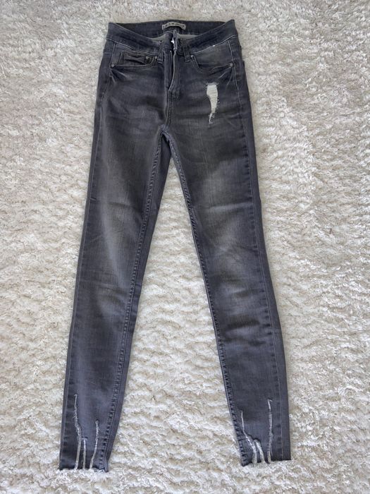 Blugi cu talie inalta