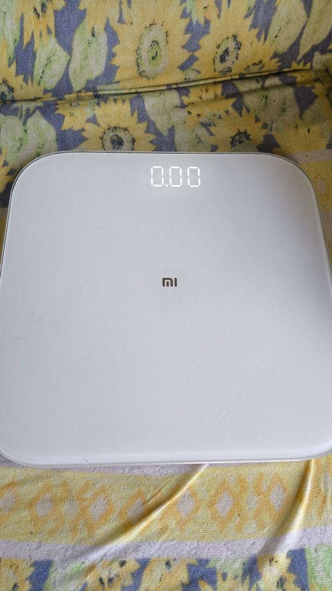 Продам электронные весы Mi
