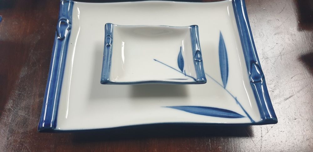 Farfurii pentru sushi cu ramekins