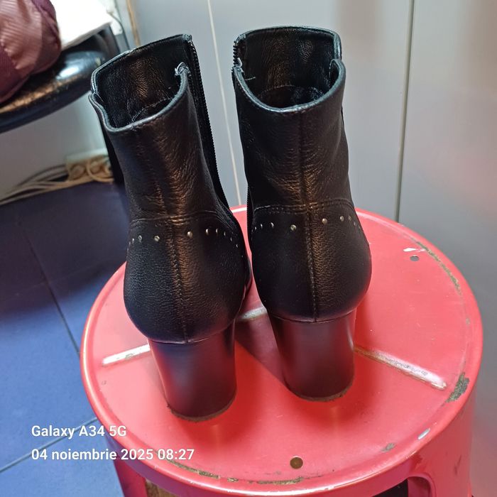 Adidași damă  mărimi pe poze ghete aproape noi