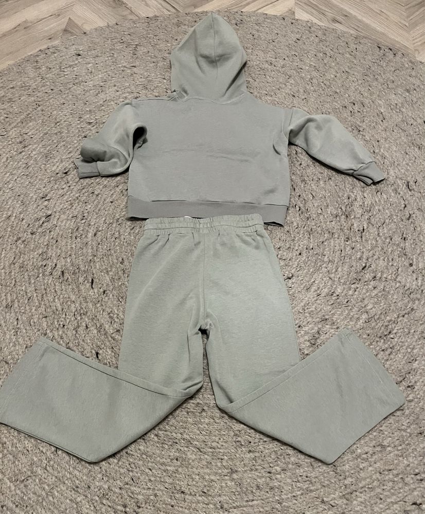 Outfit/set/trening hanorac si pantaloni H&M pt fetite 5-6 ani, 116