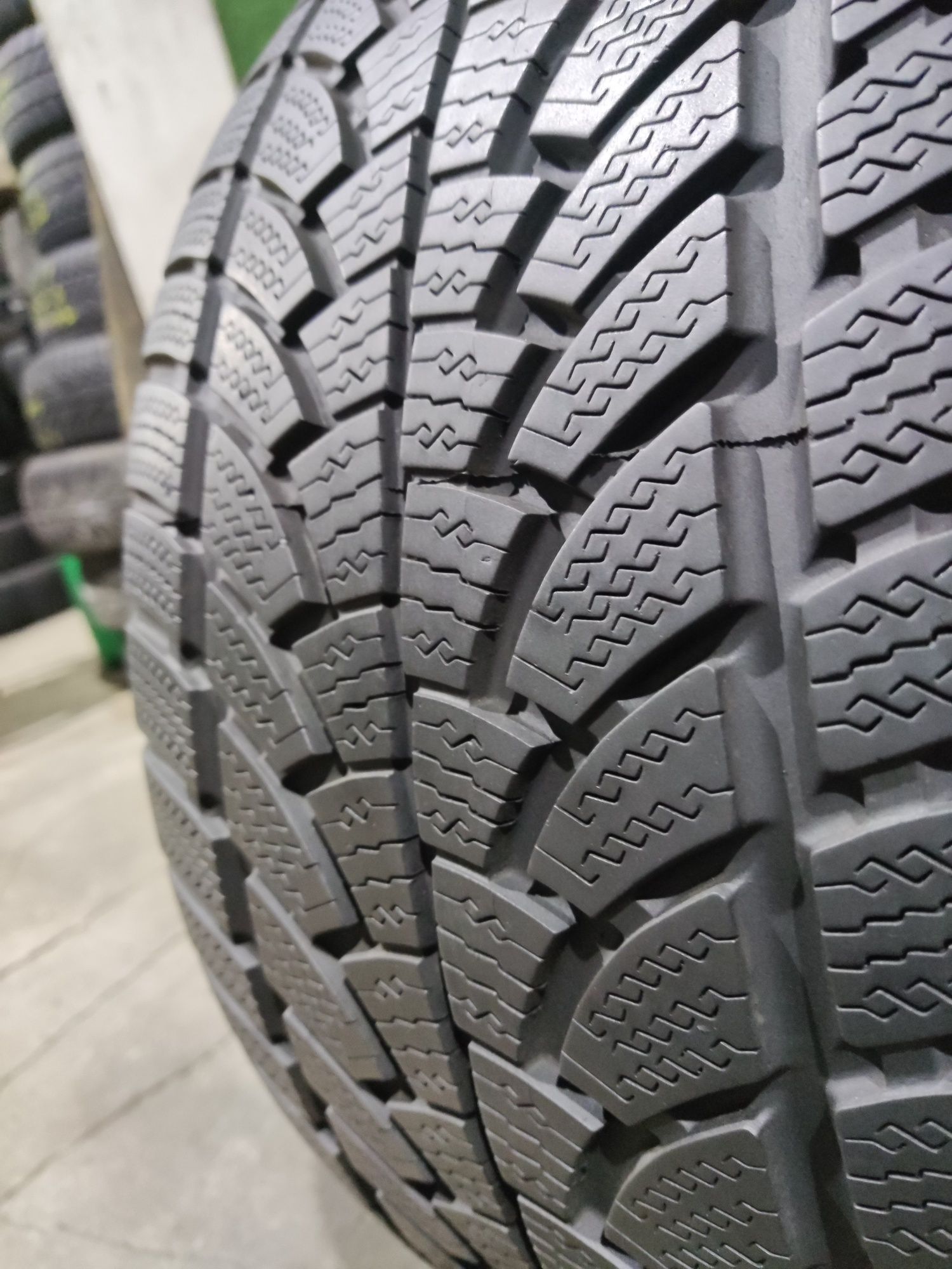 2бр зимни гуми 295/35/18 Nokian WR 
6.8mm
dot21
Добро състояние без ле