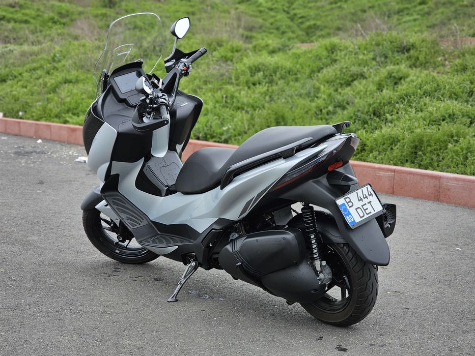 Maxi Scuter Zontes 350E - în garanție