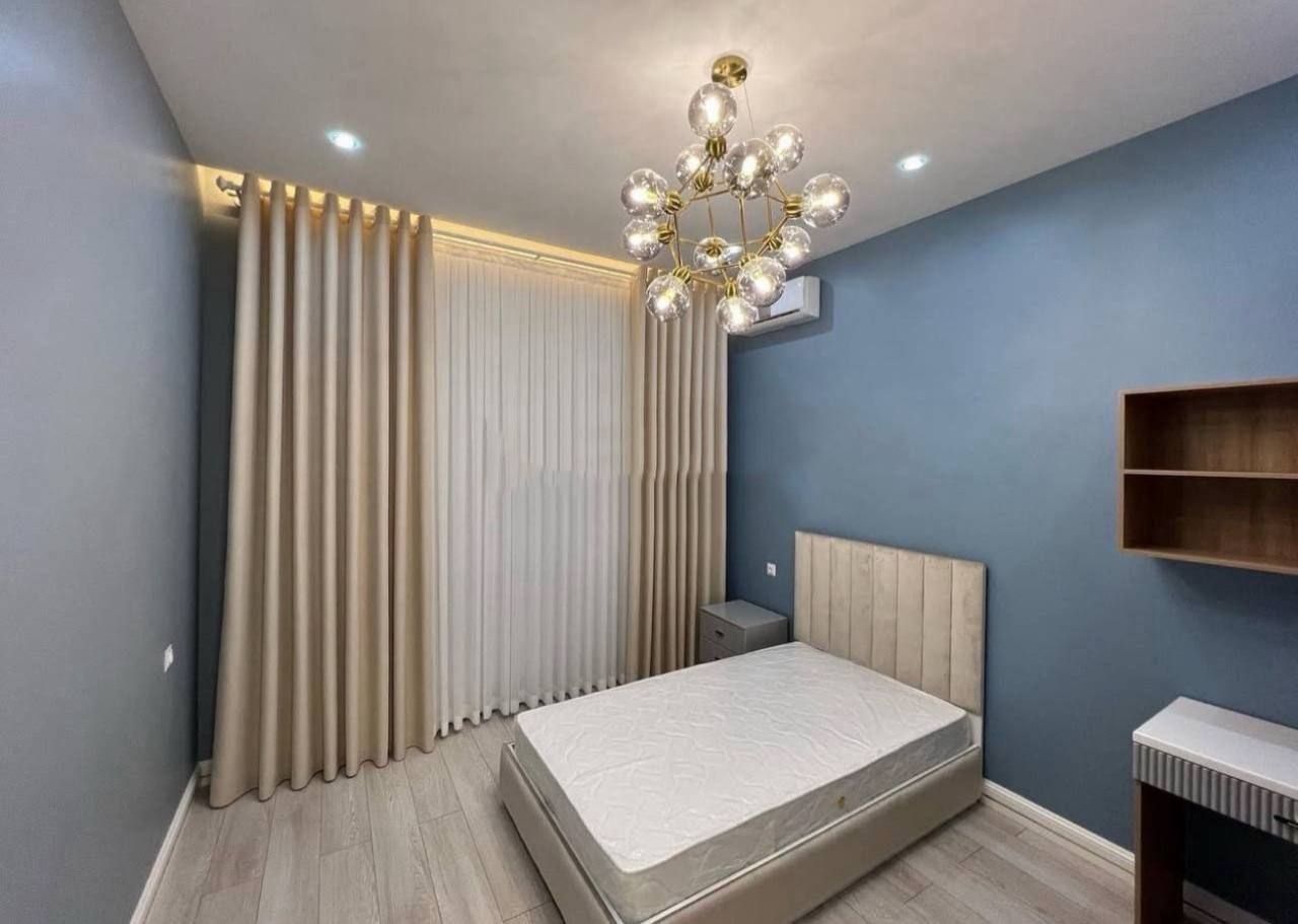 Продам евро дом Мирабадский район 2,4 сотки 250м2