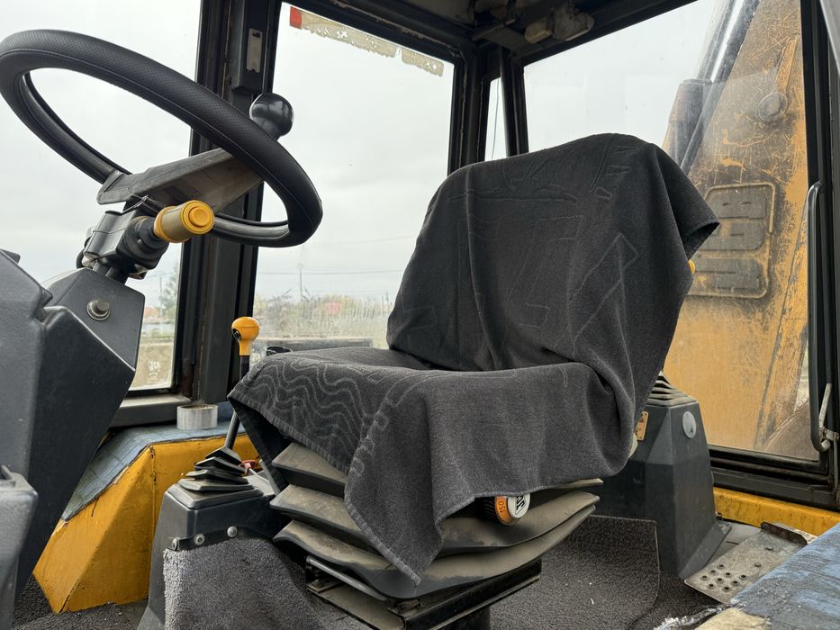 Buldoexcavator JCB 3CX