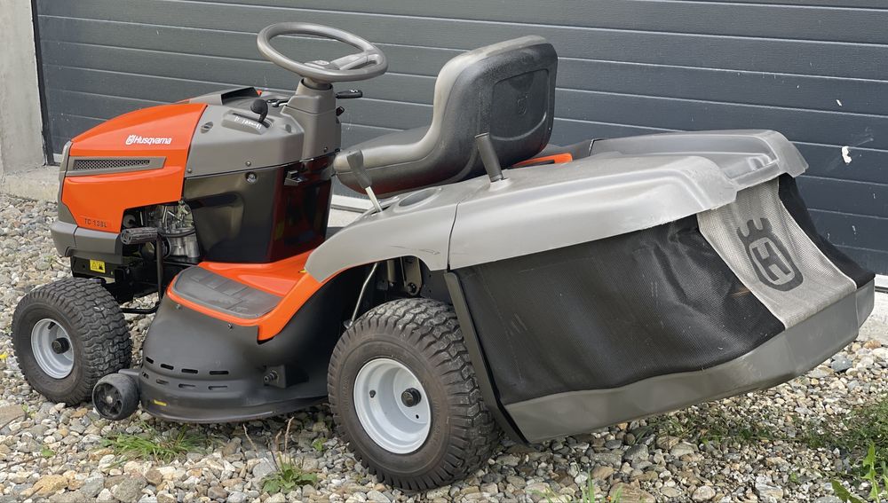 Tractoraș tuns iarba/gazon Husqvarna TC 138 2020 450cc Recent adus !